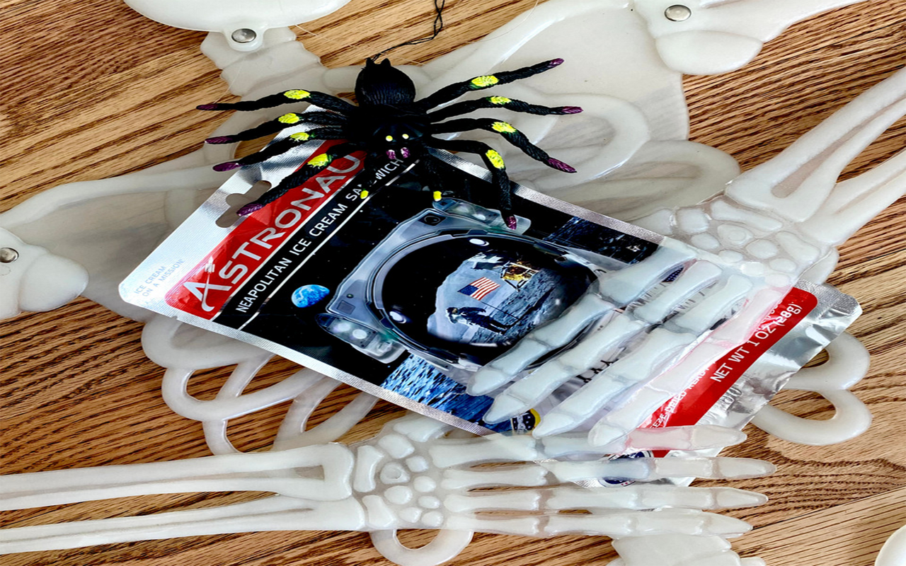 What is Halloween Booing? 5 Ways To Surprise Your Neighbors This Hallo